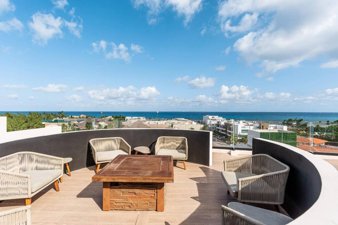 Luxury 2br 2ba, Ocean View, 200m From