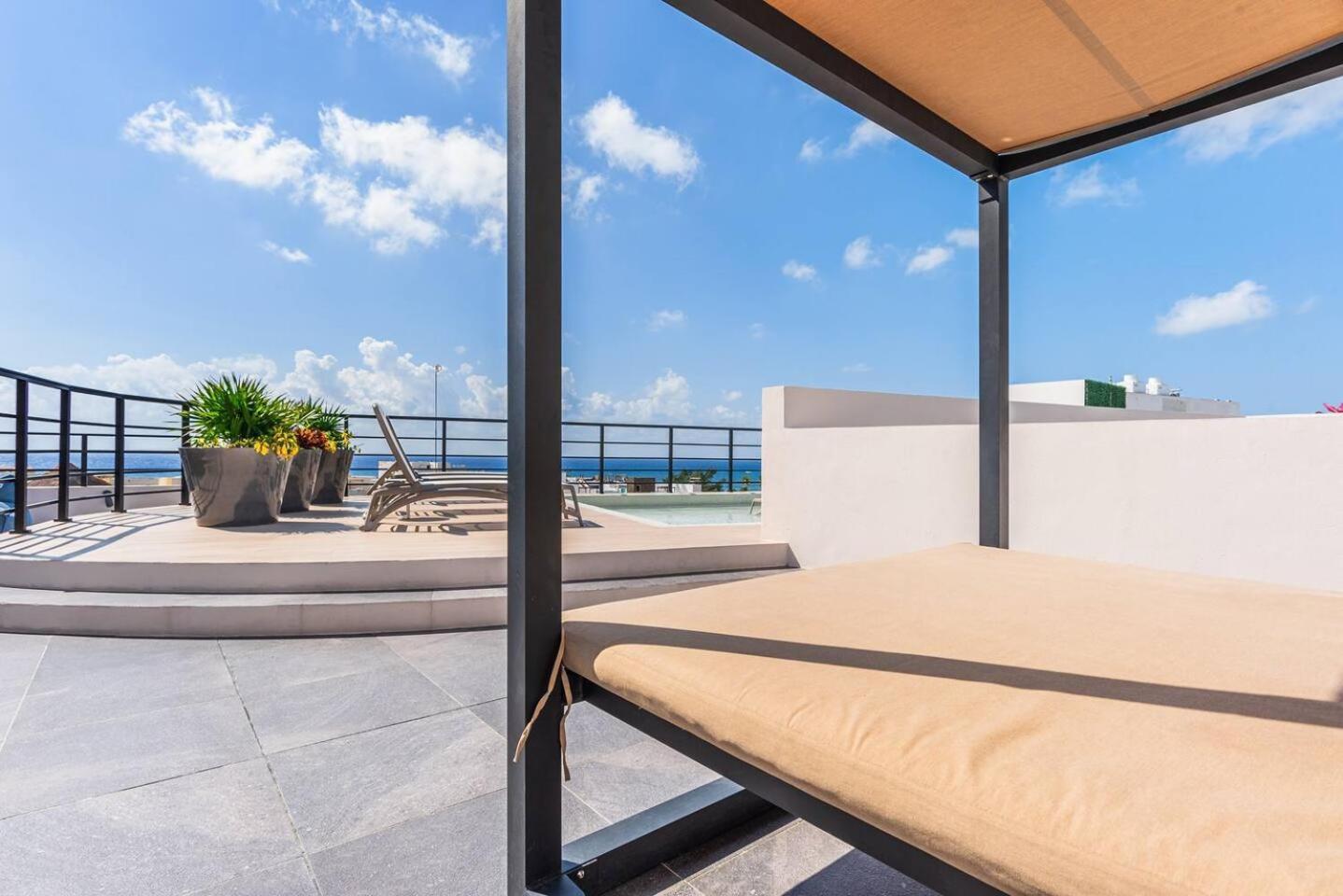Luxury 2br 2ba, Ocean View, 200m From